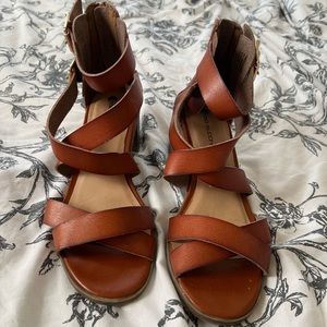 Super cute women’s sandals! Great for spring/summer!